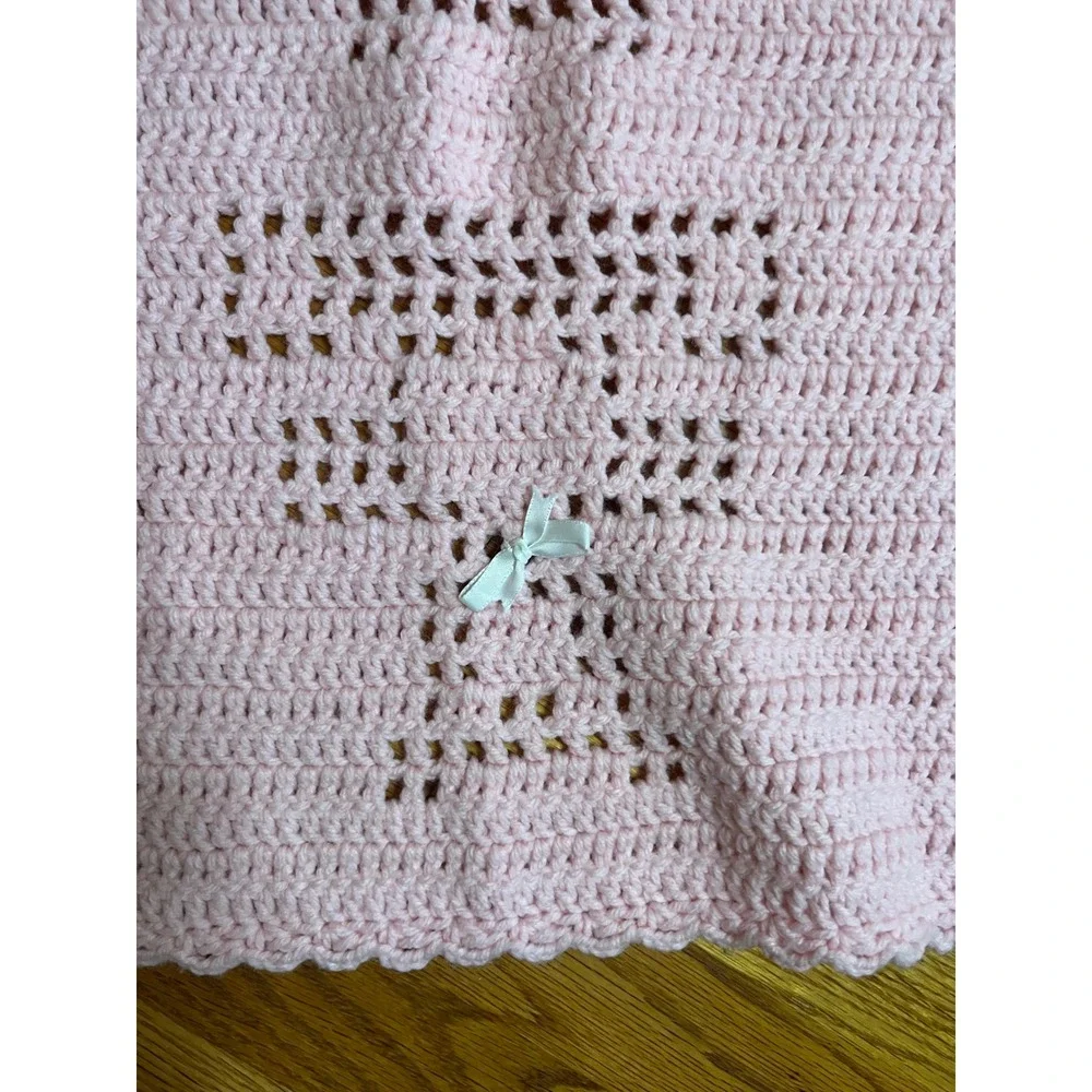 Vtg Handmade Crochet Pink Teddy Bear Baby Blanket Scalloped Edge Satin Bows